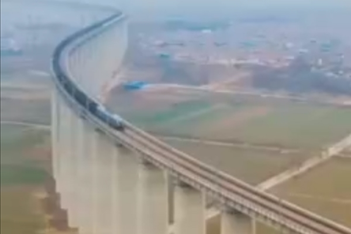 ویدئو| پل مرتفع راه آهن در چین