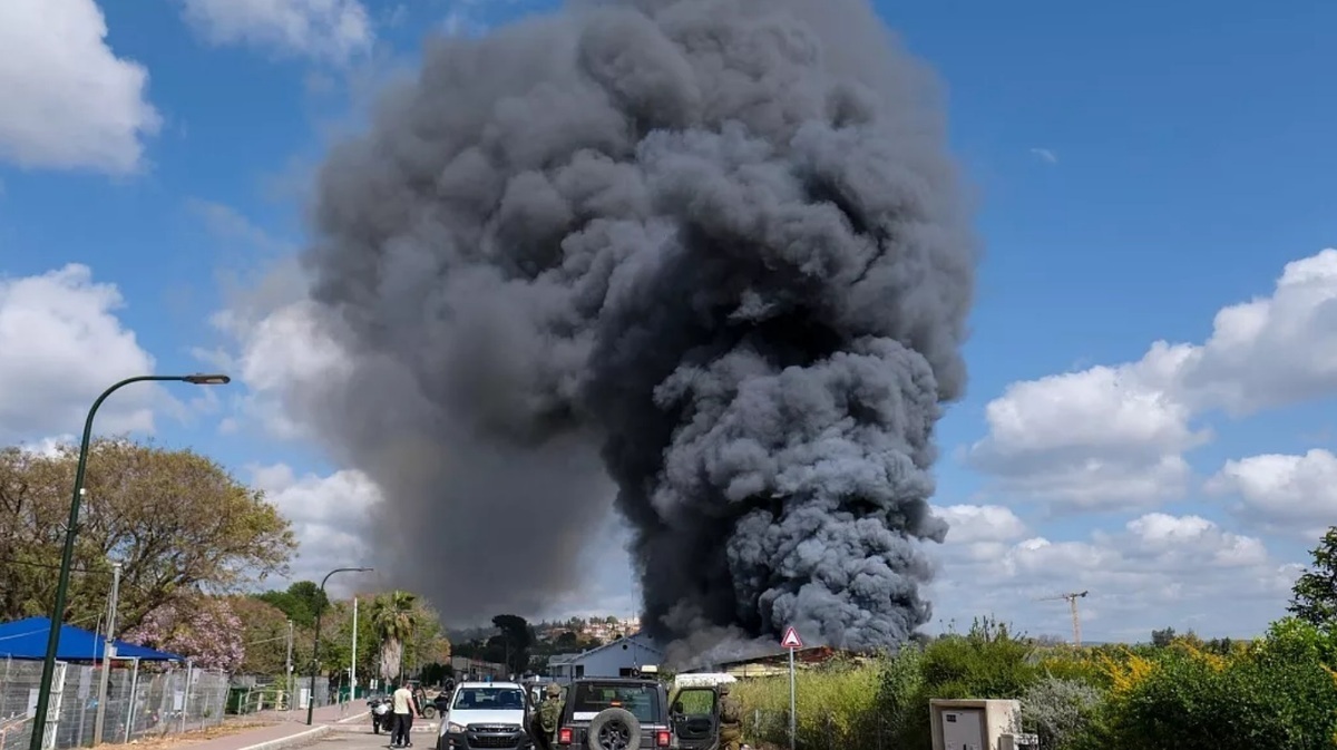 ویدئو| اصابت موشک‌ و تخریب بانک تولید در خان یونس در نوار غزه