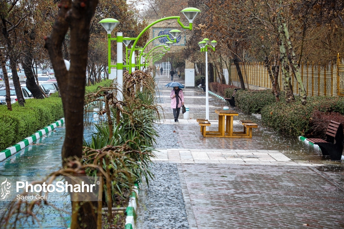 آغاز وزش باد شدید و بارش‌های رگباری در مشهد | دمای هوای خراسان رضوی به شکل محسوسی کاهش می‌یابد (۲۰ مهرماه ۱۴۰۲)