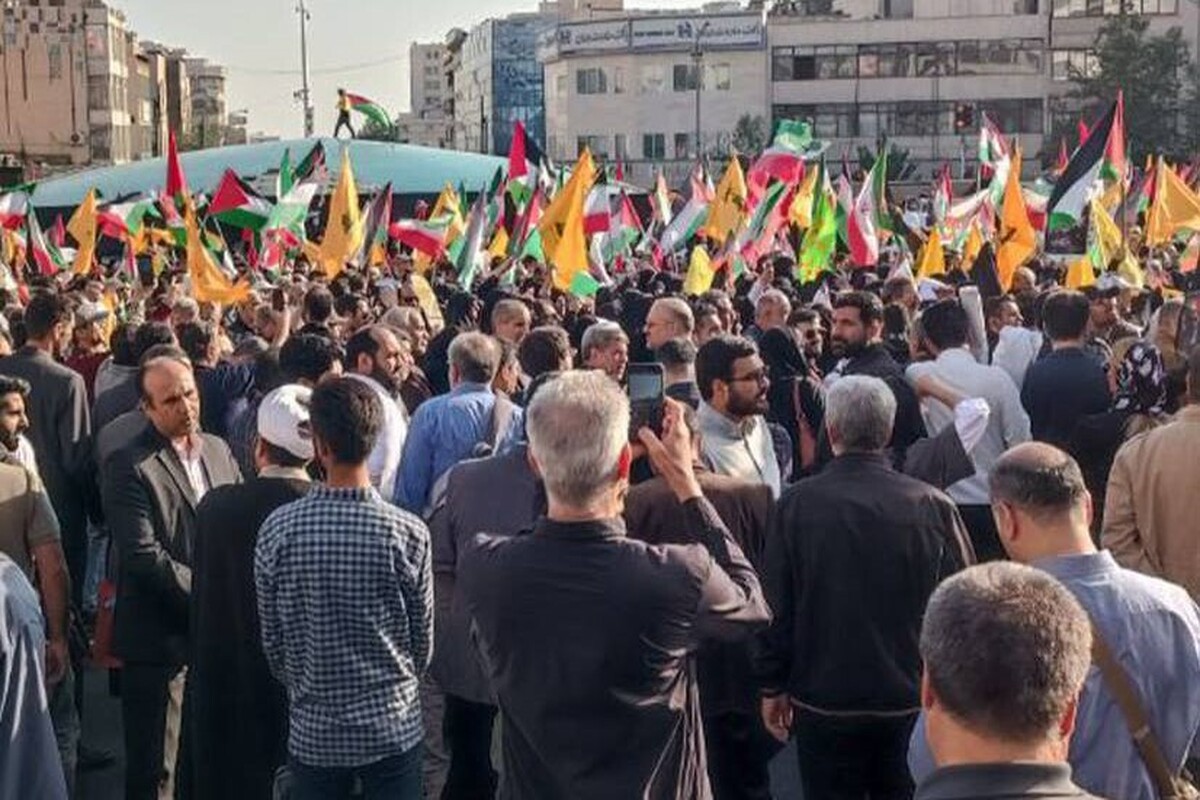 تجمع مردمی در میدان انقلاب تهران در حمایت از مردم فلسطین + ویدئو