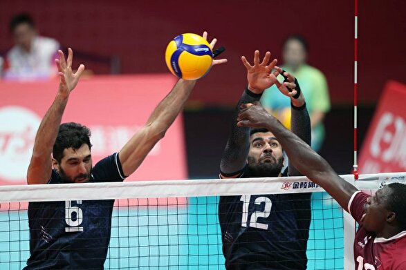 نتیجه و فیلم والیبال ایران و قطر در نیمه نهایی بازی‌های آسیایی هانگژو ۲۰۲۳ | عطایی با قدرت به سمت فینال رفت
