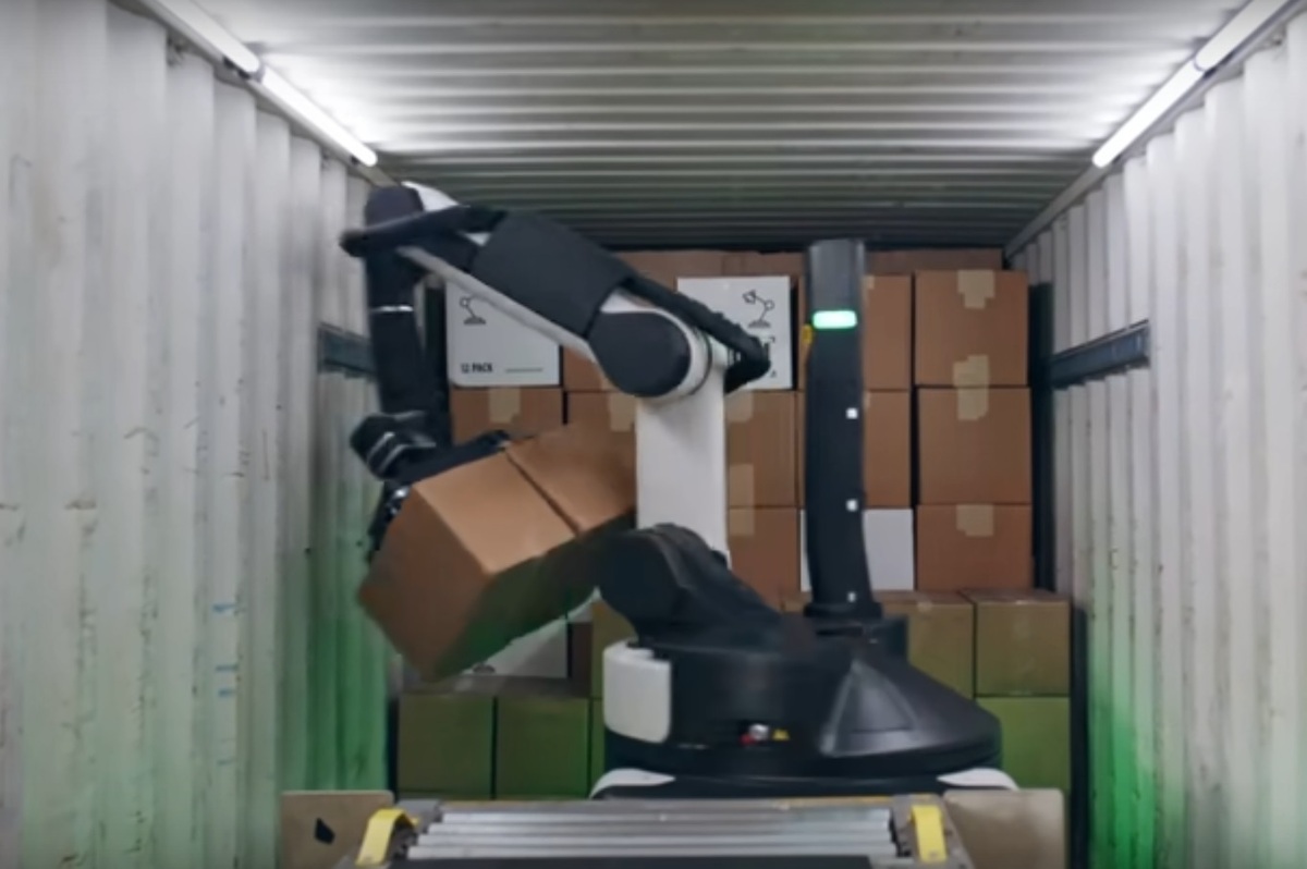 ویدئو | Stretch، ربات شرکت بوستون داینامیکس که می‌تواند با یک بازو چند جعبه را بلند کند