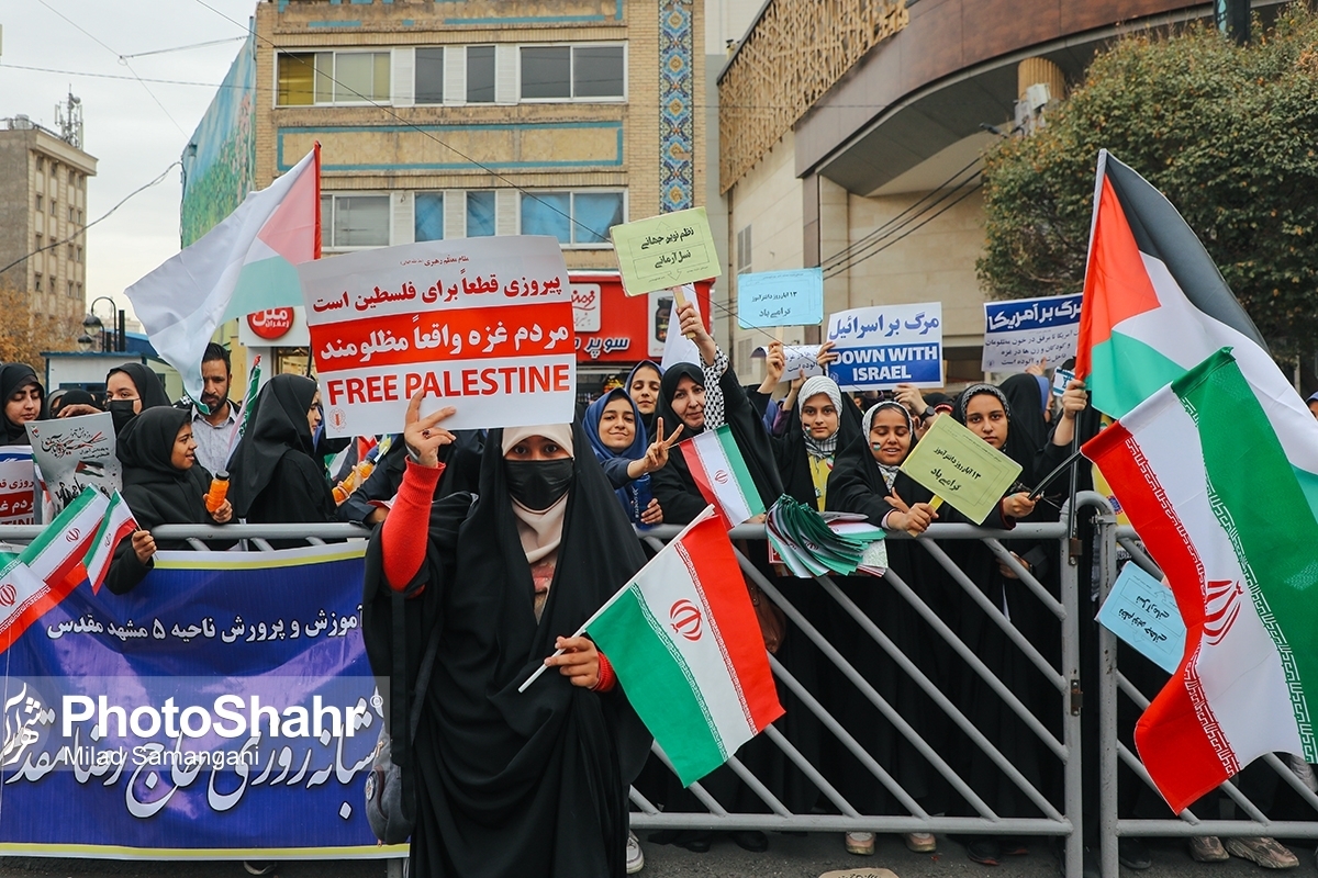 حضور دانش آموزان مشهدی در راهپیمایی یوم الله ۱۳ آبان ۱۴۰۲ | ابراز انزجار تاریخی در روز ملی استکبارستیزی + فیلم
