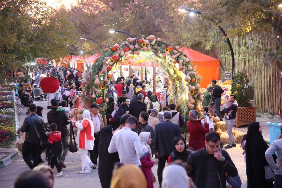 استقبال پرشور مشهدی‌ها از رویداد «طعم و رنگ پاییز» در باغ مشهد