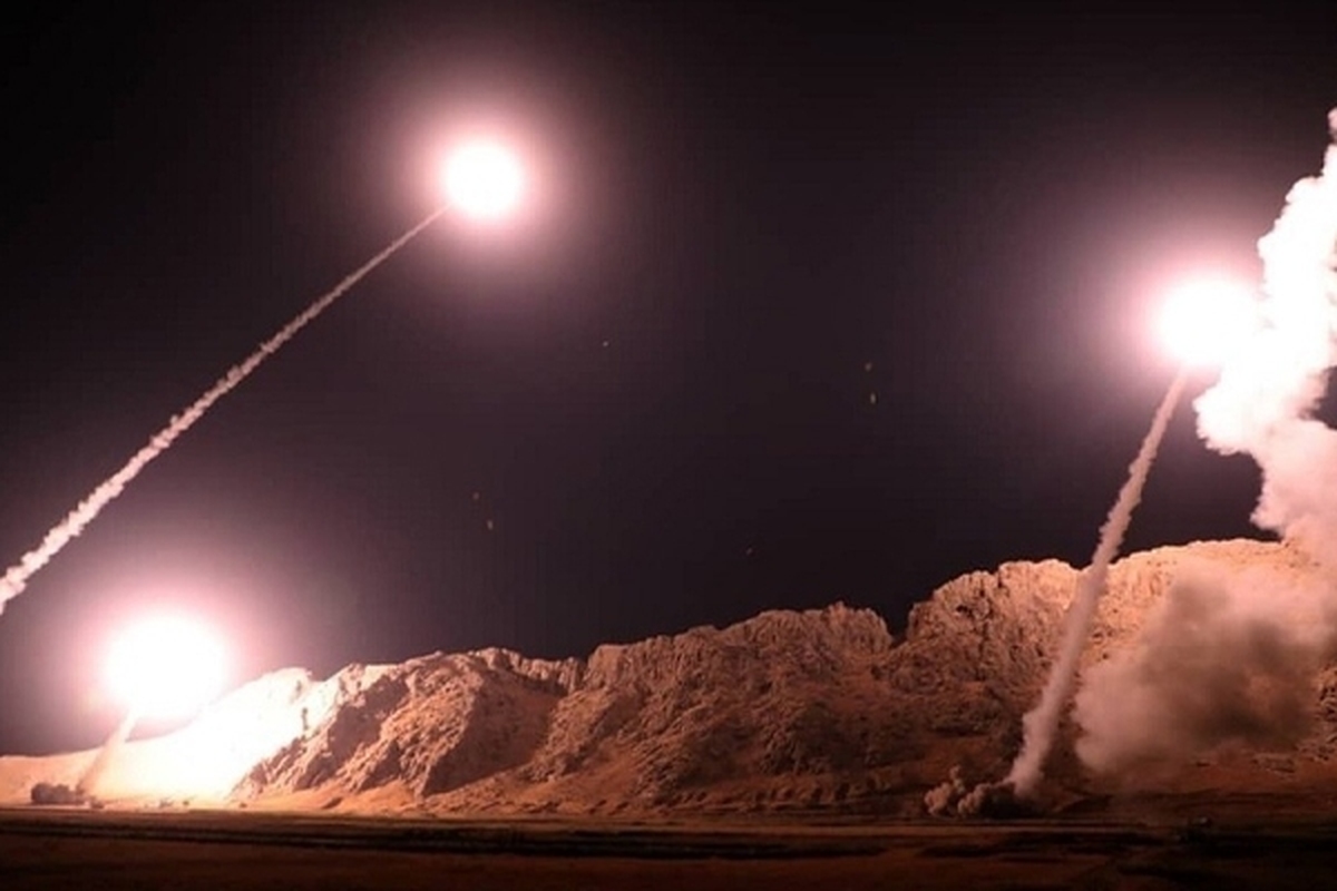 پایگاه آمریکا در سوریه با ۶ موشک هدف قرار گرفت | مقاومت عراق از موشک نقطه زن رونمایی کرد + عکس