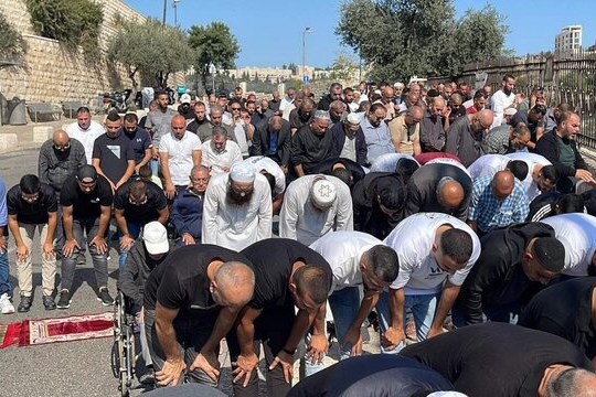 صهیونیست‌ها بازهم مانع برگزاری نماز جمعه در مسجدالاقصی شدند + عکس