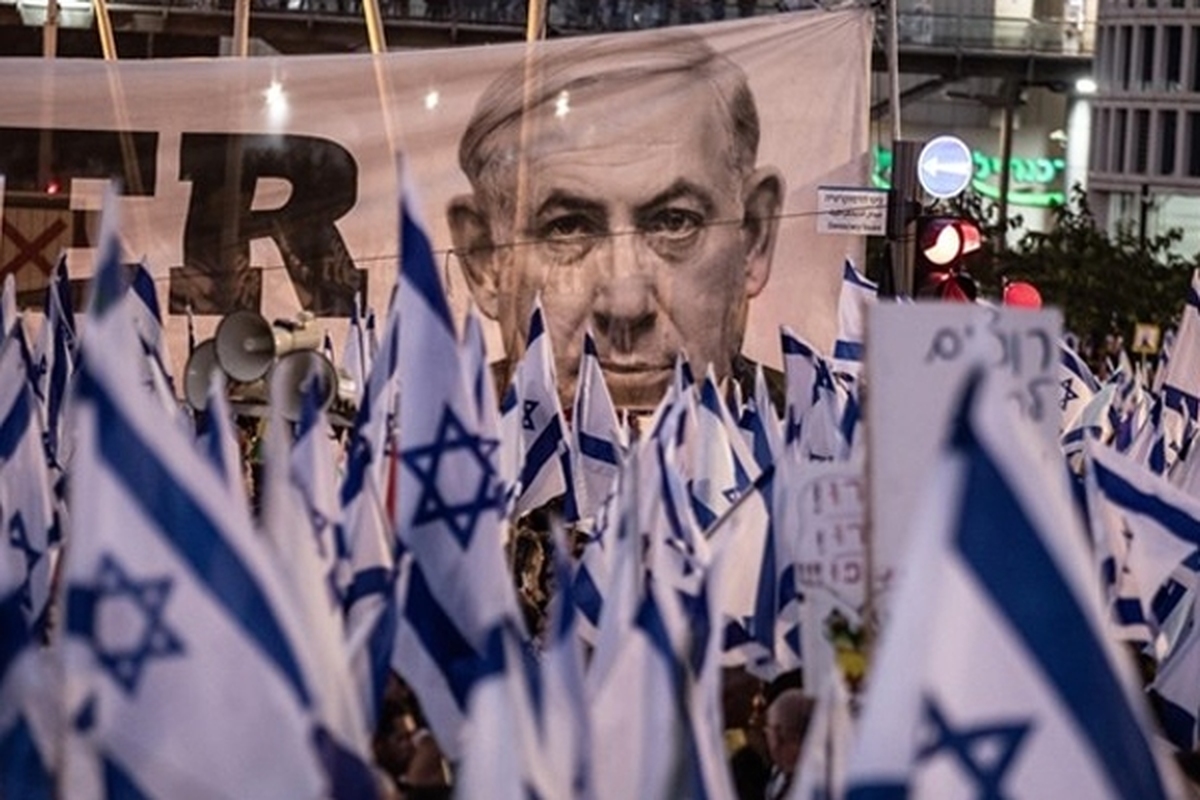 تظاهرات ۳۰ هزار نفری صهیونیست‌ها به سوی محل اقامت نتانیاهو + فیلم