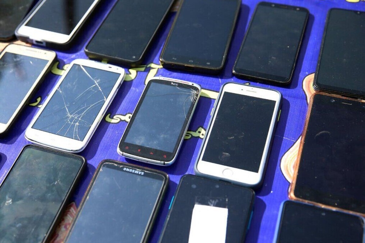 کشف ۳۵۹ دستگاه گوشی هوشمند سرقتی در مرز تایباد (۲۸ آبان ۱۴۰۲)