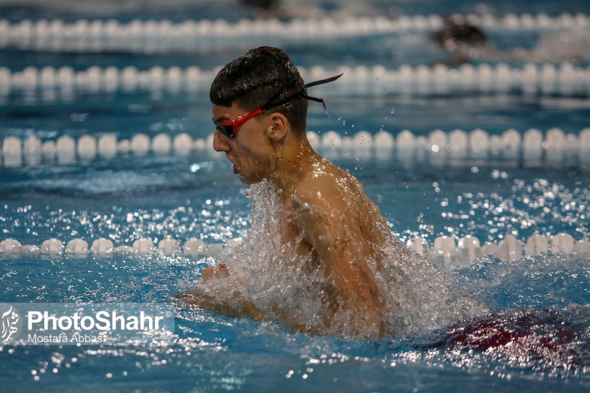 رقابت ۲۴۰ شناگر از ۱۲ استان در مسابقات جام ولایت مشهد + فیلم