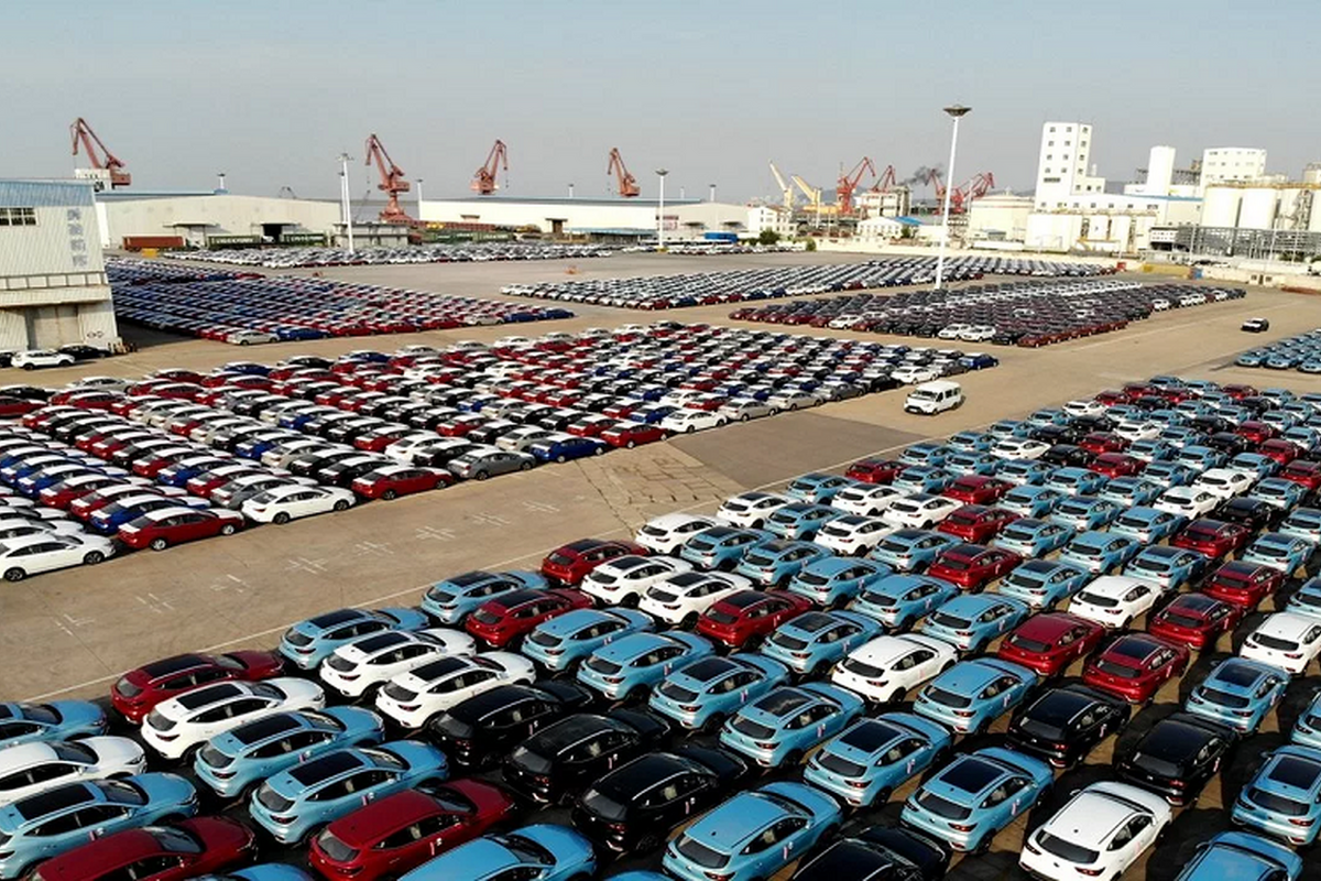 آمار جدید وزارت صمت از میزان کاهش قیمت ۱۸ خودرو در بازار + جدول