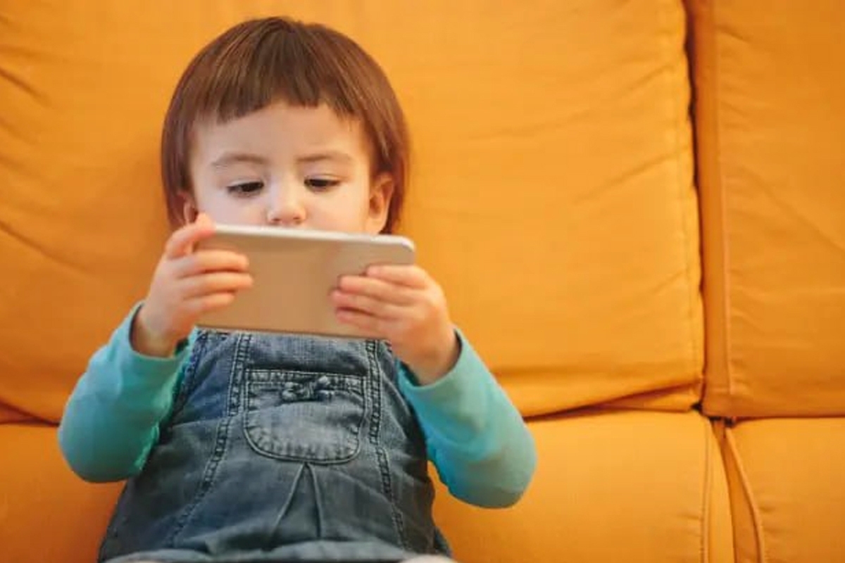 کودکان برای داشتن تلفن همراه باید حداقل چندساله باشند؟