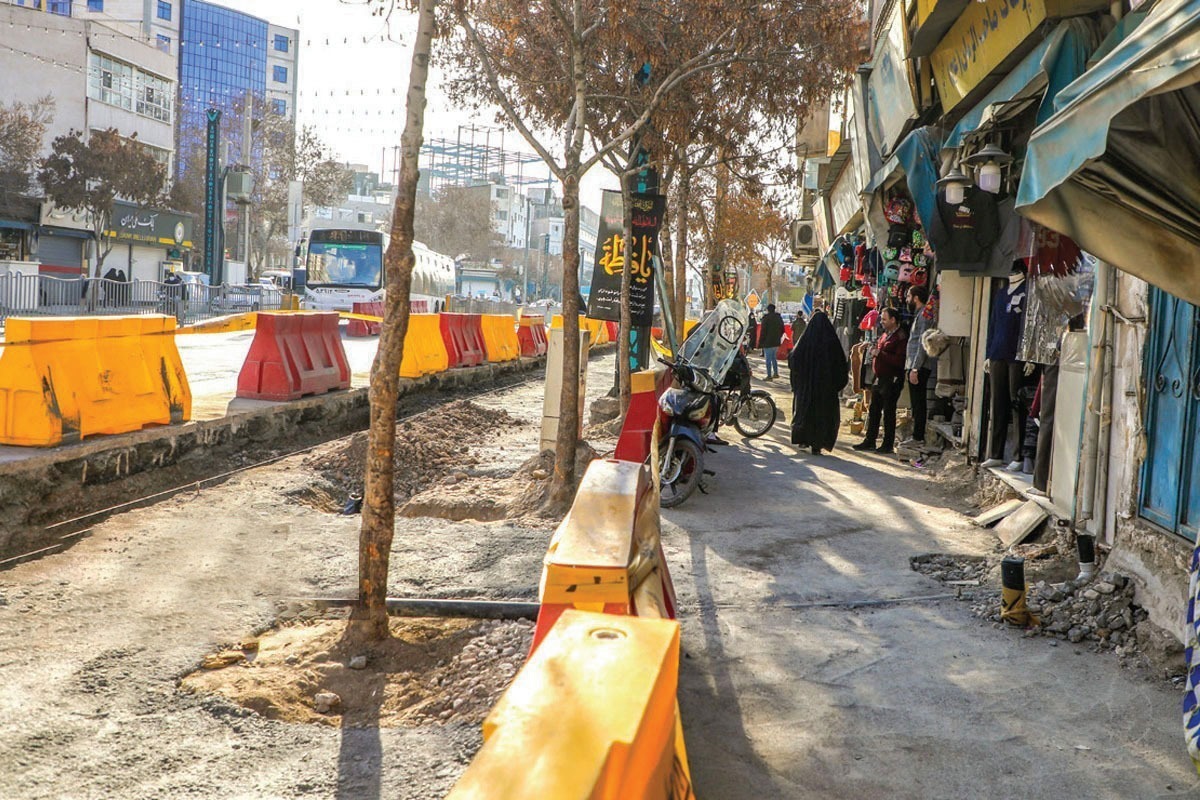 بهسازی بخش نخست خیابان طبرسی مشهد تا یک ماه آینده به پایان خواهد رسید