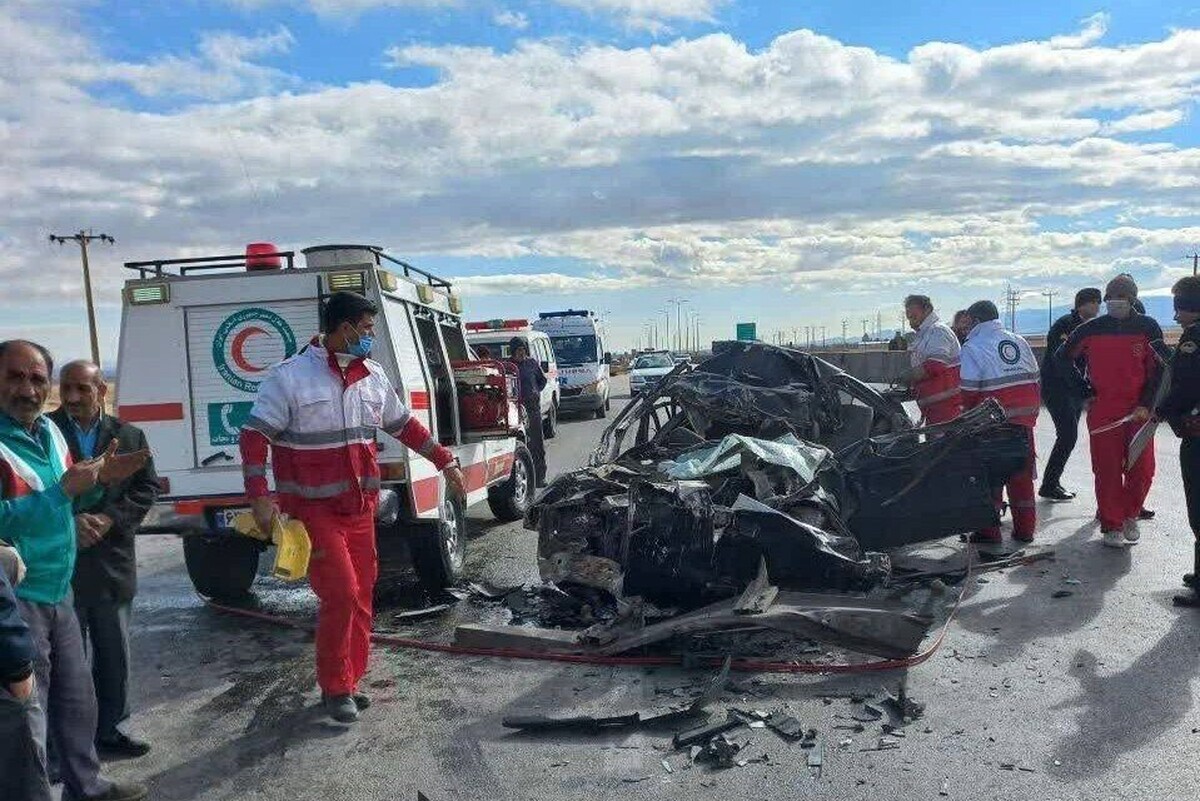 مرگ ۵ سرنشین خودروی پژو براثر تصادف با تریلی در محور چناران-قوچان (۱ آذر ۱۴۰۲)