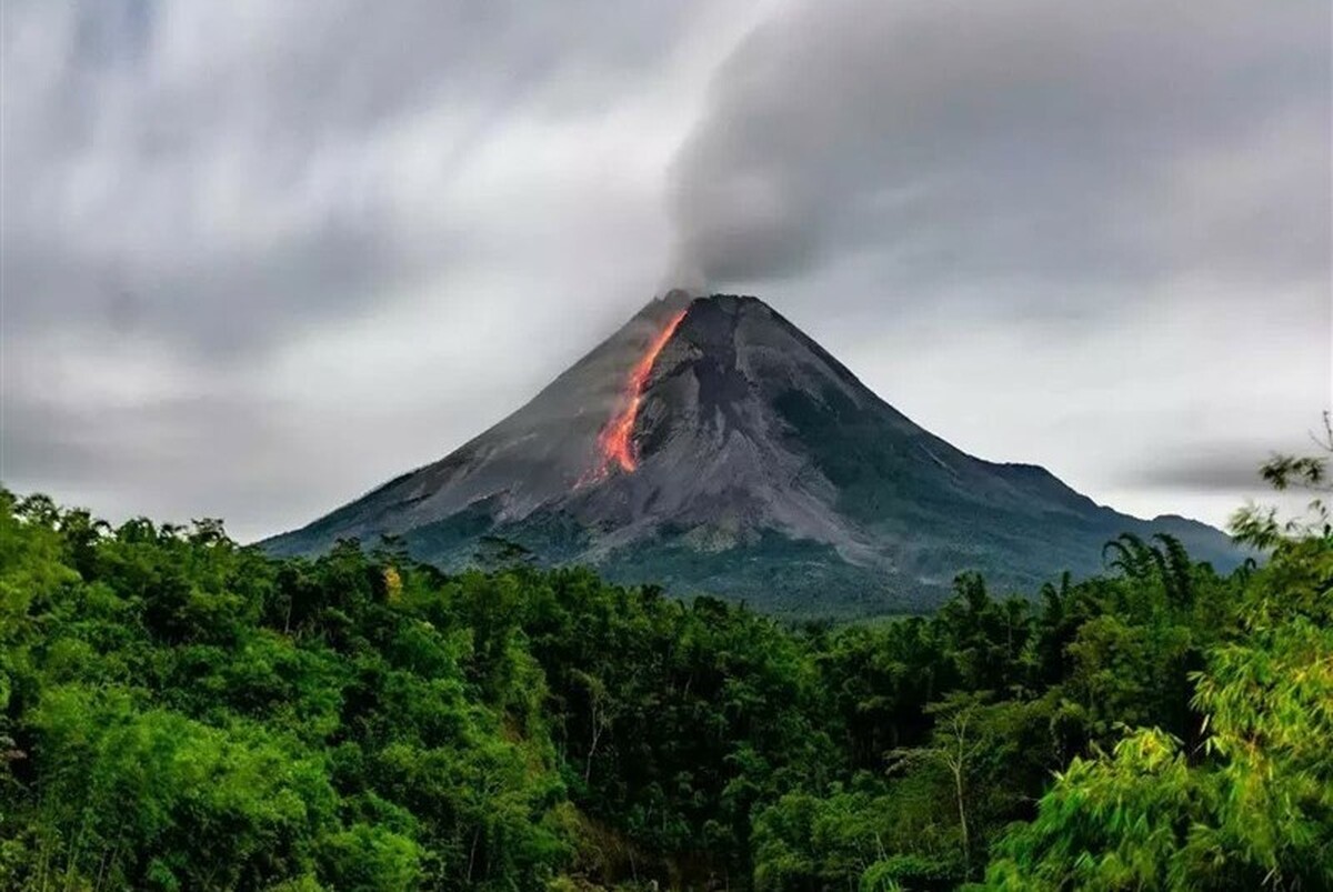 ویدئو| فوران آتشفشان در اندونزی