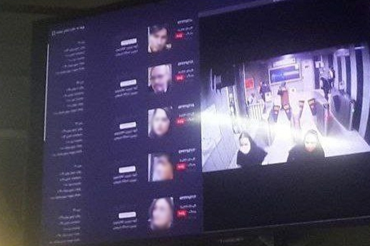 نمایش چهره و اطلاعات شهروندان در تلویزیون قطار شهری مشهد متوقف شد