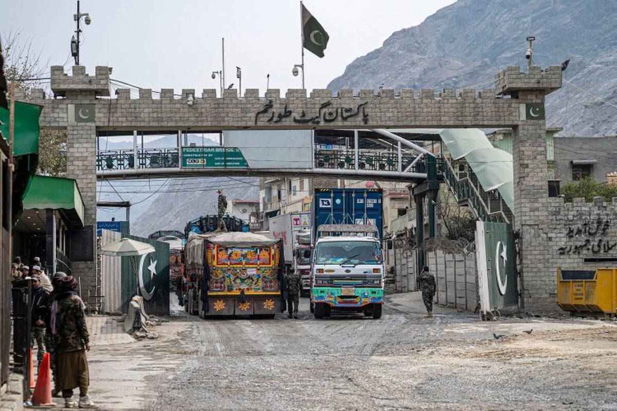 بسته شدن دوباره گذرگاه تورخم به روی ماشین‌های باربری افغانستان
