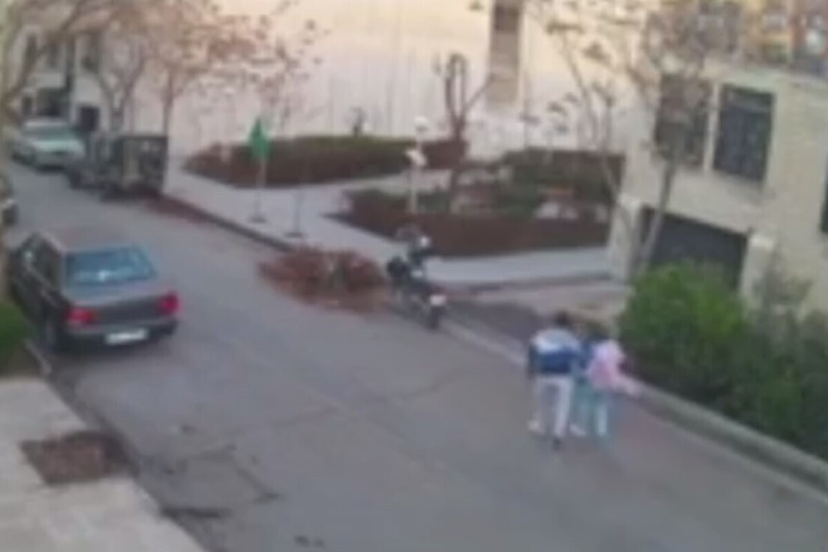 ویدئو | لحظه ربودن زن جوان در خیابان توسط شیطان پایتخت‌