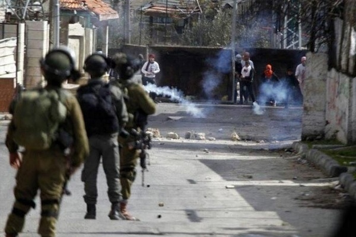 درگیری نظامیان صهیونیستی با فلسطینی‌ها در کرانه باختری + فیلم