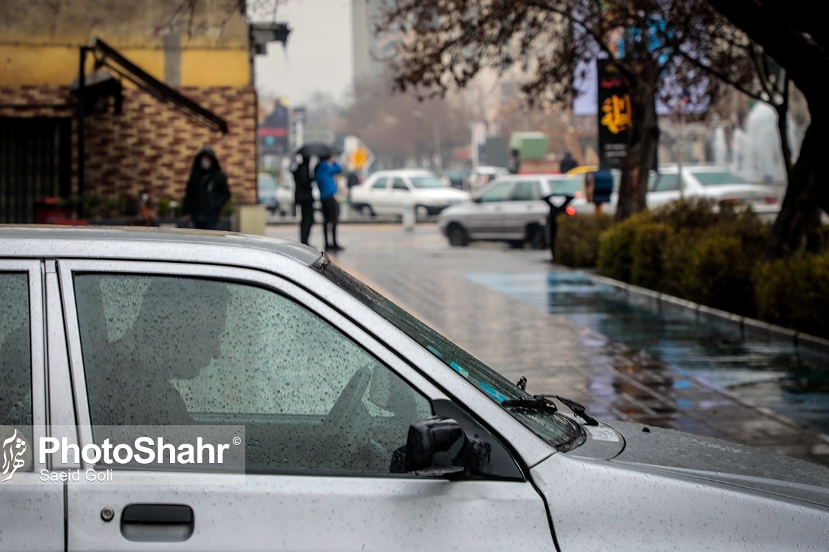 بارش پراکنده باران در مشهد هم‌زمان با کاهش دما به منفی یک درجه (۲۱ آذر ۱۴۰۲)