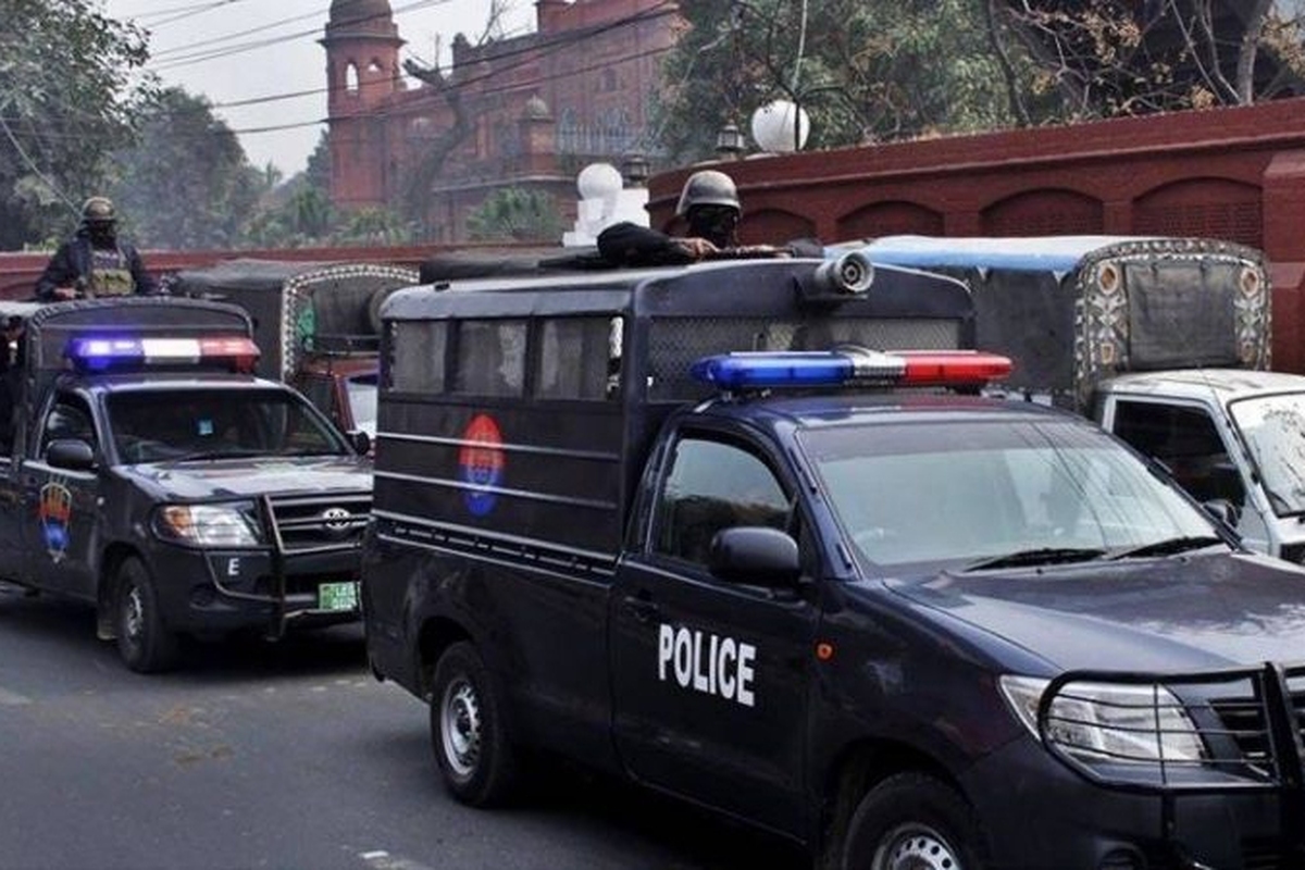 ۲۴ تن در حمله خودرو بمب‌گذاری شده به پایگاه نظامیان پاکستانی کشته شدند
