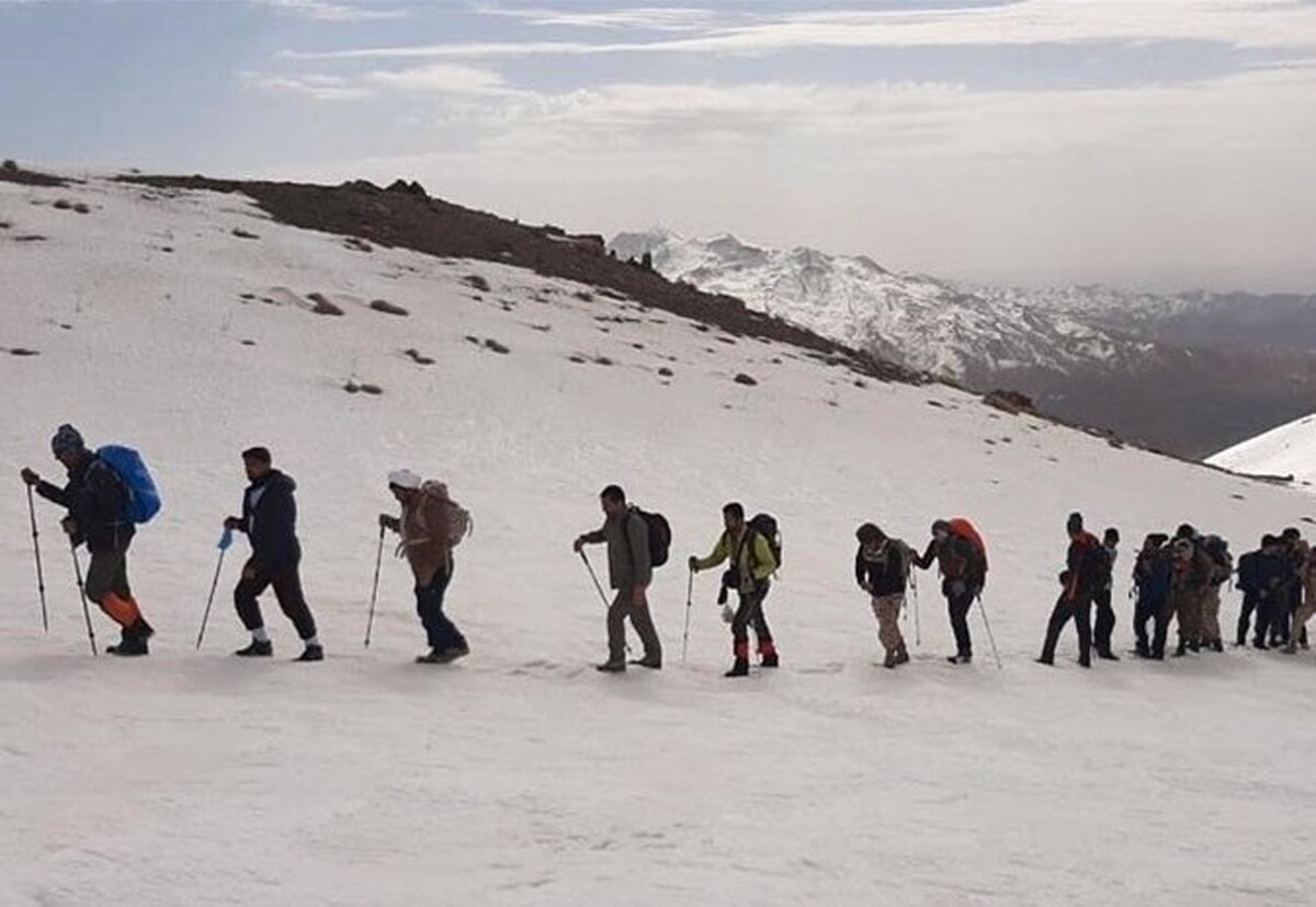 ۹ کوهنورد ‌در بهمن اشترانکوه گرفتار شدند | ۵ نفر زیر بهمن ماندند
