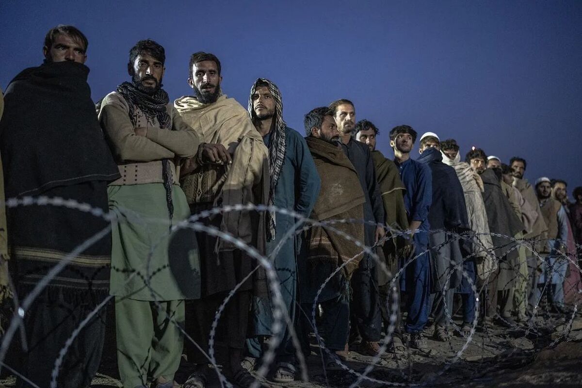 وزیر کشور موقت پاکستان: تاکنون بیش از ۳۰۰هزار مهاجر غیرقانونی افغانستانی اخراج شده‌اند