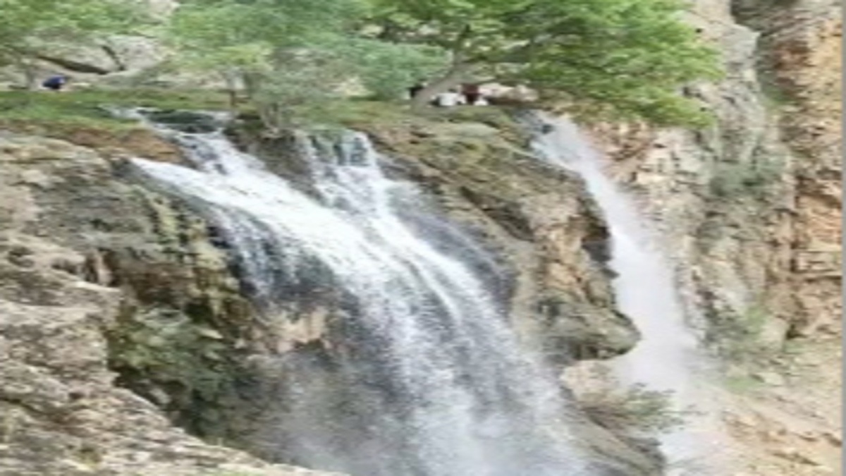 ویدئو| آبشار زیبا زرنو در استان فارس