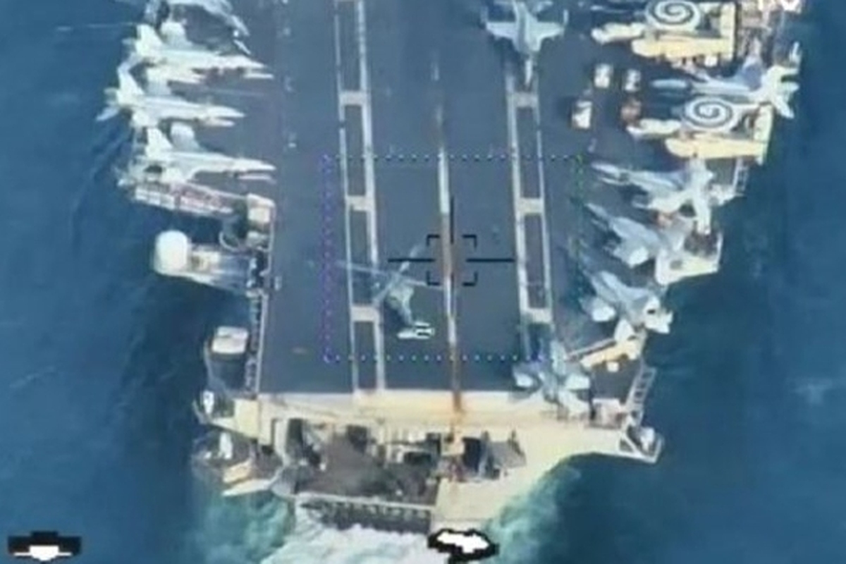 ویدئو | لحظه رهگیری ناوگروه هواپیمابر آیزنهاور آمریکا توسط نیروی دریایی ارتش
