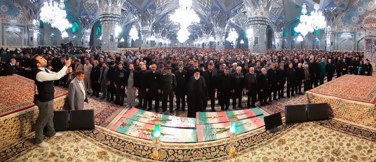 تشییع آسمانی‌ها روی دست زمینی‌ها | پیکر مطهر ۸ شهید مدافع حرم در مشهد تشییع شد