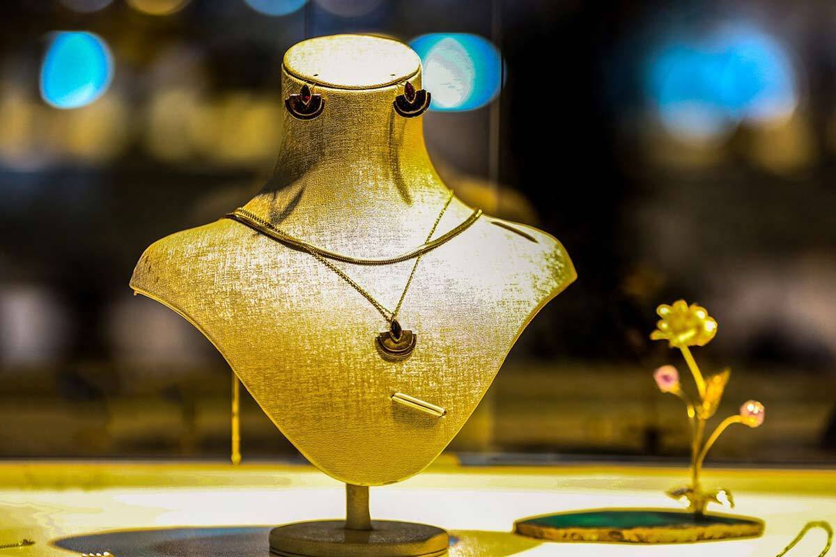هشتمین نمایشگاه تخصصی طلا و جواهر مشهد افتتاح شد| حضور ۱۰۵ تولید کننده جواهرات از سراسر کشور