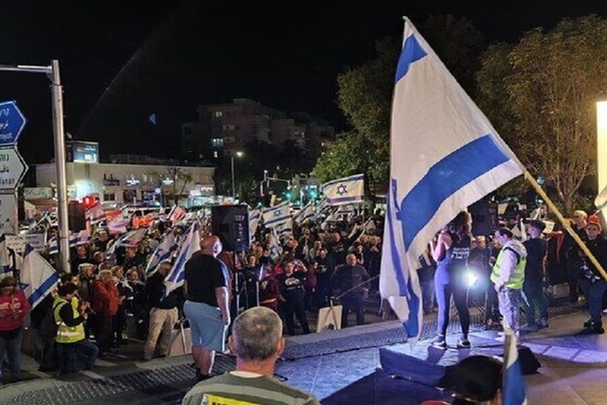 تظاهرات شهرک‌نشینان صهیونیست علیه نتانیاهو در مقابل کنست