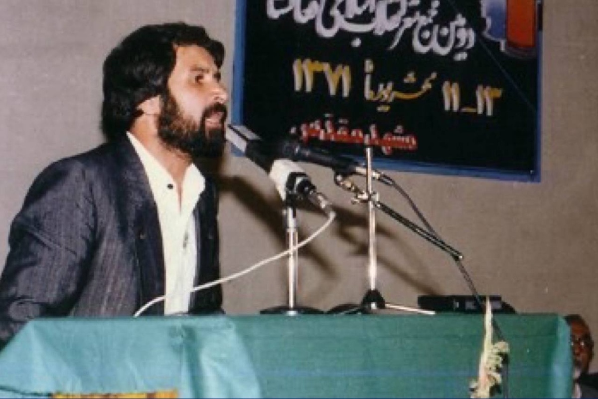 پیکر محمد ناصر فرخاد شاعر افغانستانی در مشهد به خاک سپرده شد