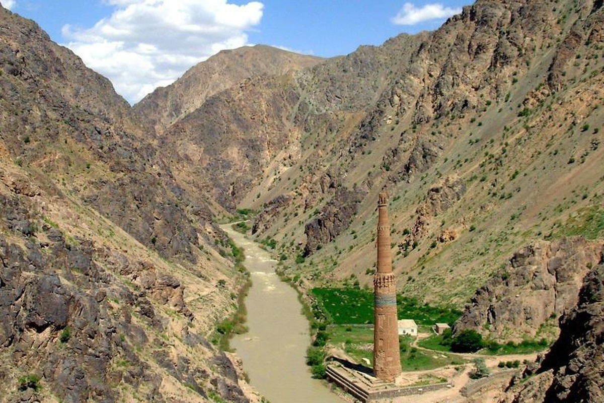 سقوط سنگ از کوه در افغانستان جان هفت عضو یک خانواده را گرفت