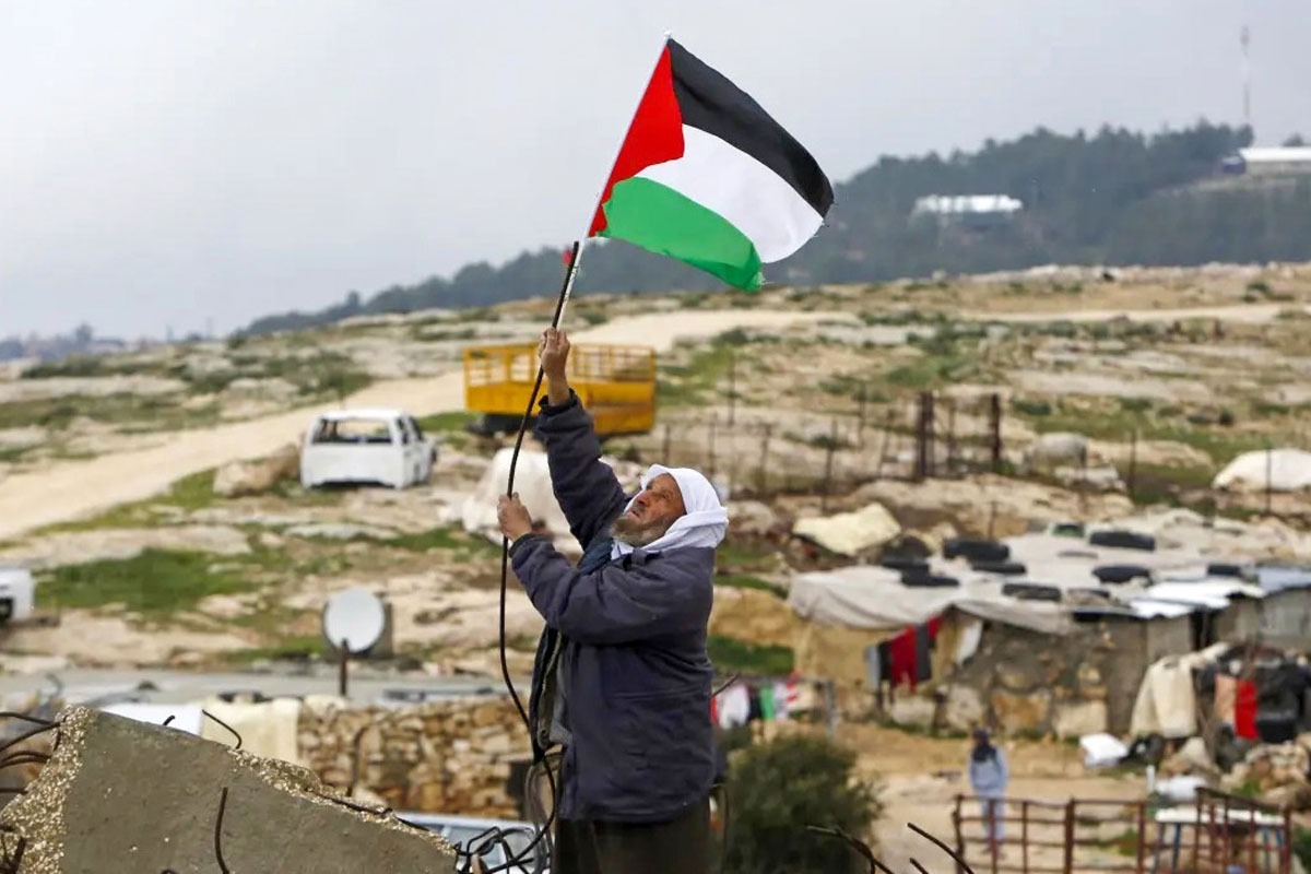 شعر فلسطین، شعر زخم و گلوله | نگاهی بر مجموعه «ترانه‌های وطن و تبعید»