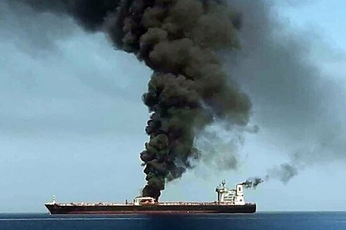 یک کشتی در بندر «المکلا» در یمن هدف حمله قرار گرفت