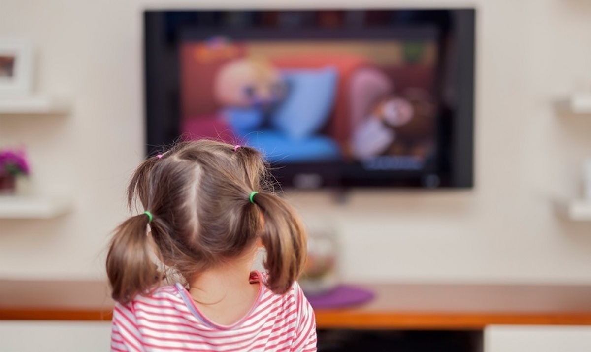 تماشای تلویزیون برای چه سنی ممنوع است؟