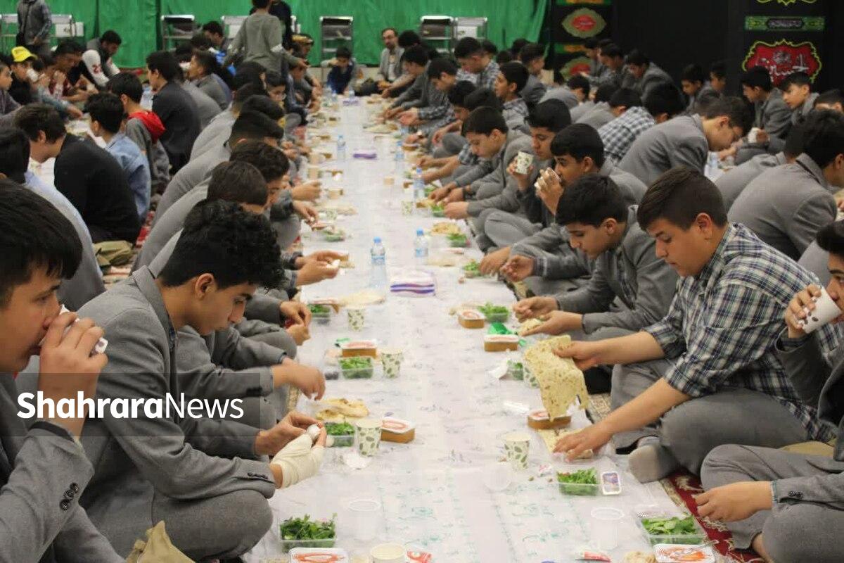 مشارکت ۵۰۰ دانش‌آموز مدارس طرقبه‌شاندیز در محفل انس با قرآن کریم