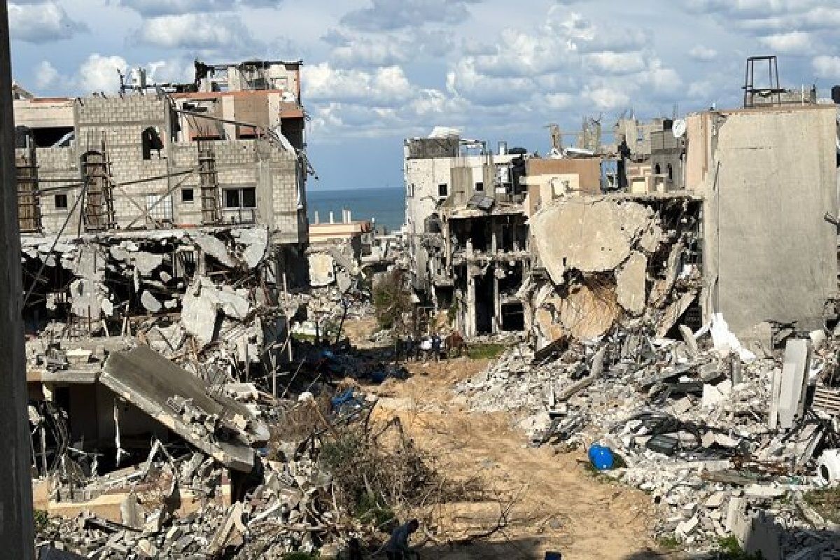 برپایی نماز عید فطر در میان ویرانی‌های شمال نوار غزه + فیلم