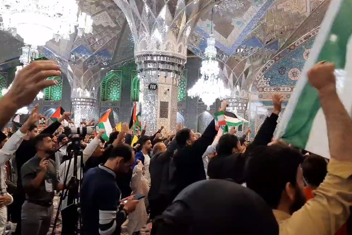 واکنش زائران حرم رضوی به حمله ایران به اسرائیل + فیلم