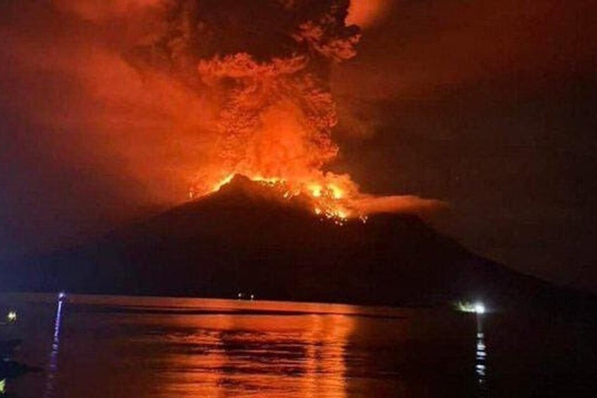 ویدئو| فوران آتشفشان روآنگ در اندونزی