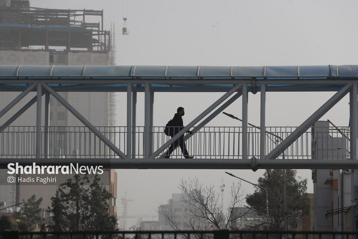 سرپرست اداره کل حفاظت محیط زیست خراسان رضوی گفت: کیفیت هوای کلانشهر مشهد امروز با ماندگاری آلاینده‌ها برای دومین روز پیاپی در شرایط «ناسالم» و وضعیت «هشدار» برای تنفس شهروندان قرار گرفت.