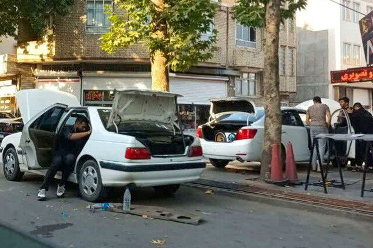 شهروندان از مزاحمت‌های اصناف خودرویی متراکم در خیابان کوشش گلایه‌مندند