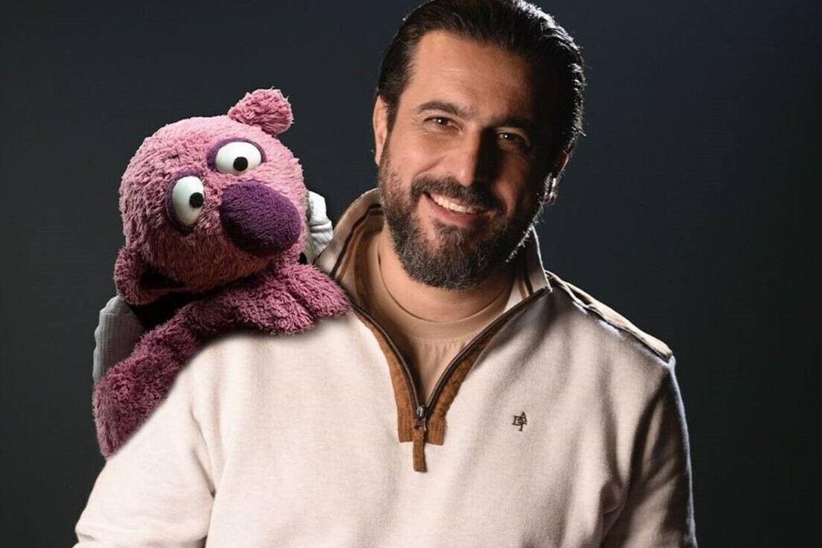 برنامه «۱۰۰۱» با اجرای محسن کیایی در قسمت هشتم خود، میزبان بهروز شعیبی، سینماگر است. هشتمین قسمت از «۱۰۰۱» متناسب با عدد ۸، به مشهد و میزبانی این شهر از امام هشتم حضرت رضا (ع) توجه کرده است. «۱۰۰۱» به تهیه‌کنندگی و کارگردانی فریدالدین نیکجو ساخته شده و طراح و مدیر هنری آن محمد بحرانی است.