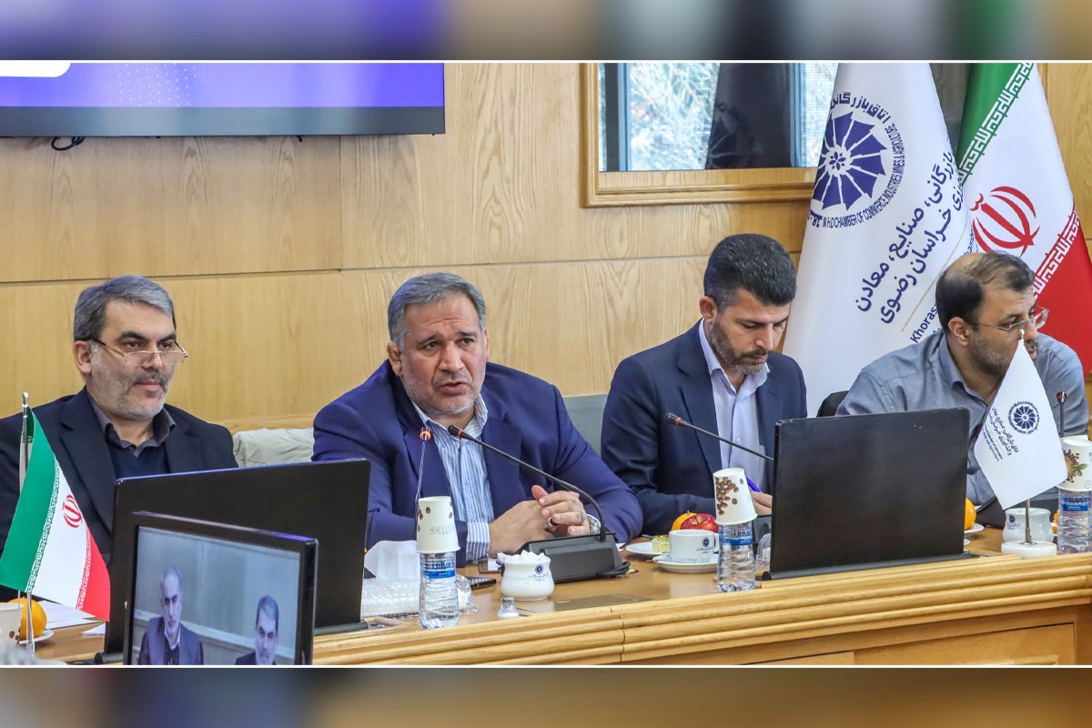 نشست اعضای کمیسیون اقتصادی مجلس شورای اسلامی با فعالان اقتصادی خراسان رضوی در محل اتاق بازرگانی مشهد با محوریت بررسی مطالبات بخش خصوصی برگزار شد.