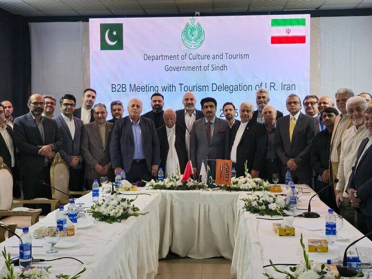 مدیرکل میراث فرهنگی، گردشگری و صنایع دستی خراسان رضوی گفت: نشست رودرروی مسئولان و فعالان حوزه گردشگری خراسان رضوی با وزیر گردشگری ایالت «سند» پاکستان، راهبردی برای تقویت و تسهیل سفر زائران پاکستانی به مشهدالرضا(ع) است.