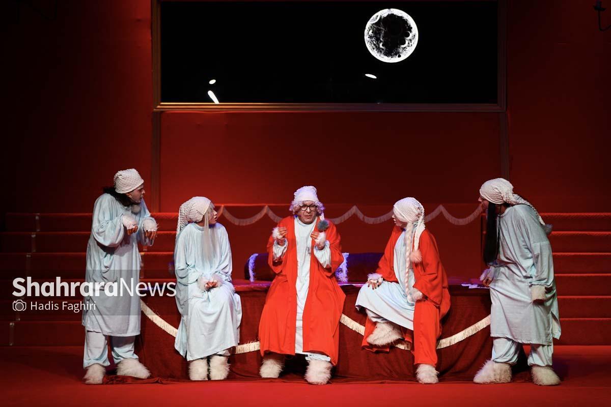 نمایش « باران در شب تابستان» به کارگردانی میترا بابایی این روزها، در سالن اصلی تئاتر شهر به روی صحنه می‌رود.