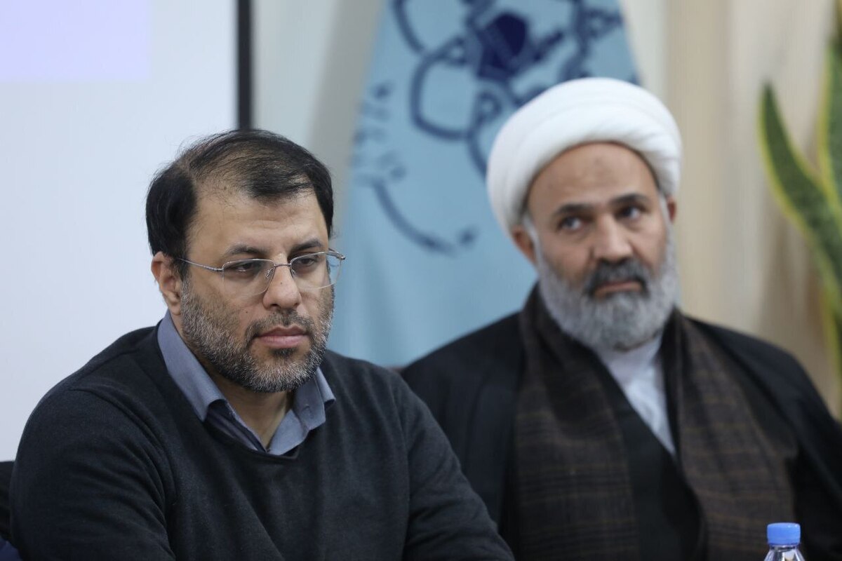 عضو کمیسیون اقتصادی مجلس شورای اسلامی گفت: با توجه به نگاه رهبری به مشهد به عنوان پایتخت معنوی ایران، لازم است در بودجه و مسائل مرتبط با بافت پیرامونی حرم و زیرساخت‌های آزادراهی و بزرگراهی، به مشهد نگاه ملی داشته باشیم.