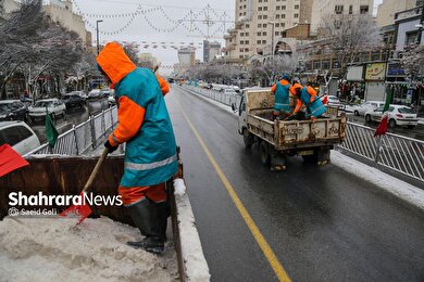 گزارش تصویری | خدمات دهی نیروهای شهرداری مشهد در روزهای برفی