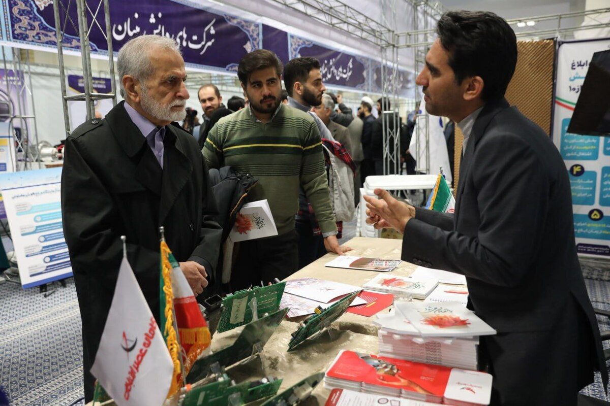 بازدید جمعی از مسئولین، اقتصاددانان، ورزشکاران و فعالان رسانه‌ای و فرهنگی از نمایشگاه «پیشگامان پیشرفت» + عکس (۴ بهمن ۱۴۰۳)