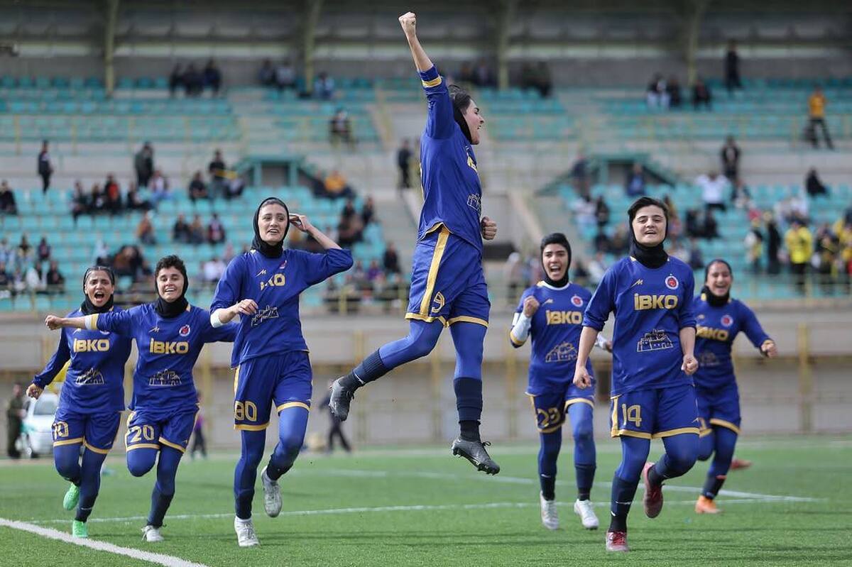 قهرمانی خاتون بم در لیگ برتر فوتبال بانوان